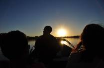 Um inesquecível pôr-do-sol navegando no rio Cuiabá, região de Porto Jofre, no final da rodovia Transpantaneira, no Pantanal Norte, no Mato Grosso